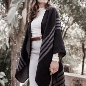 💖BB Dakota fashion poncho!!💖